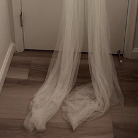 Veil Cape with Bows - Picture 3 of 4